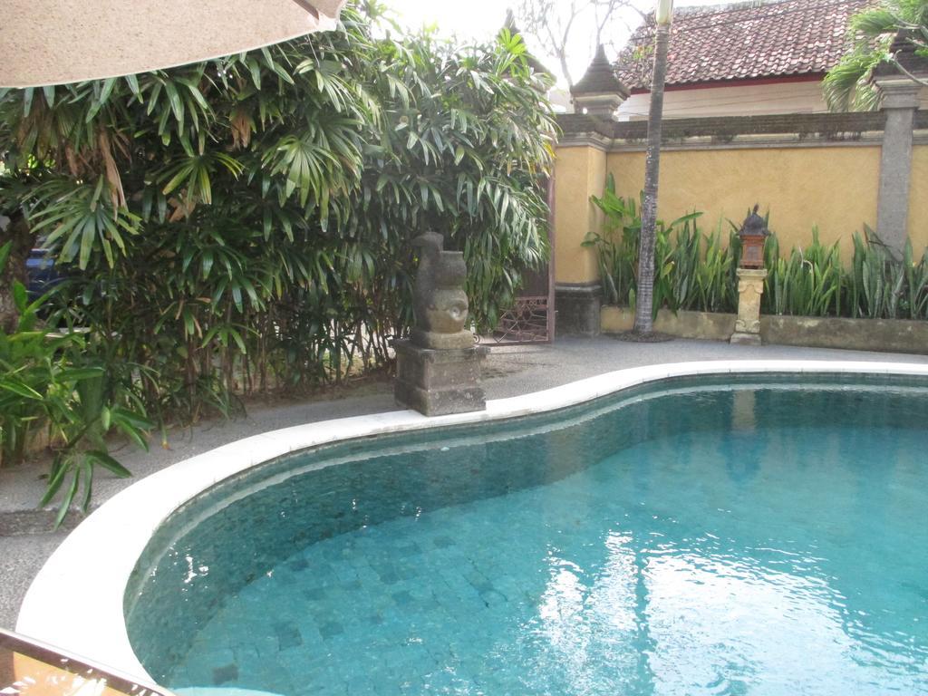 Yuli Bungalows Kuta  Exterior photo