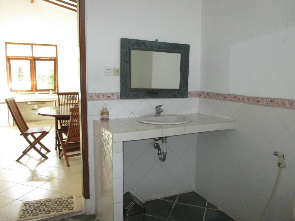 Yuli Bungalows Kuta  Exterior photo