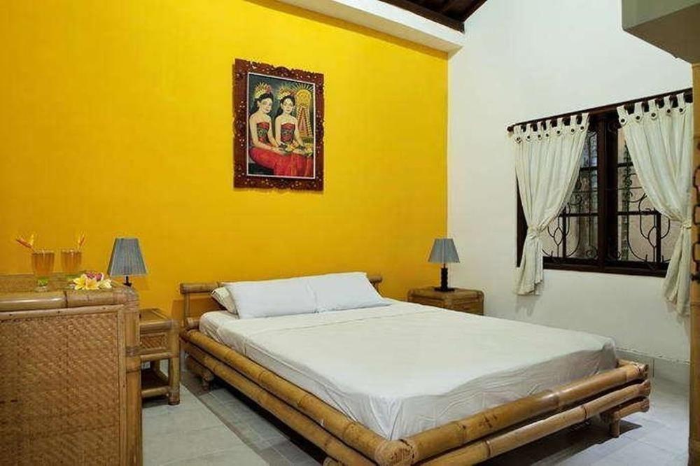 Yuli Bungalows Kuta  Exterior photo