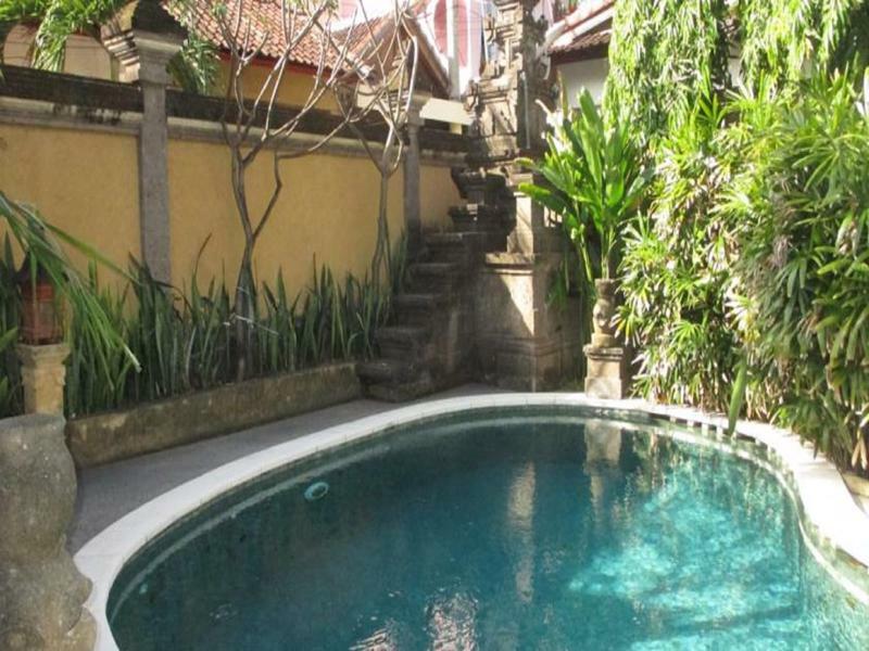 Yuli Bungalows Kuta  Exterior photo